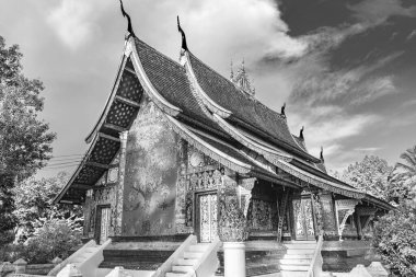 Altın Şehir Luang Prabang Laos 'un Budist Budist tapınağı Wat Xieng' in siyah ve beyaz resmi..
