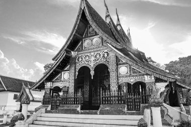 Altın Şehir Luang Prabang Laos 'un Budist Budist tapınağı Wat Xieng' in siyah ve beyaz resmi..