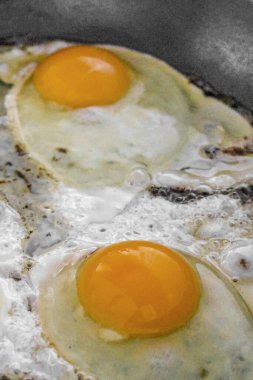 Yumurta kızart ve sabah tavada yumurta yap..