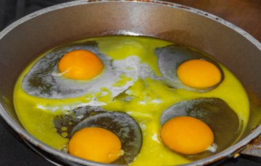 Yumurta kızart ve sabah tavada yumurta yap..