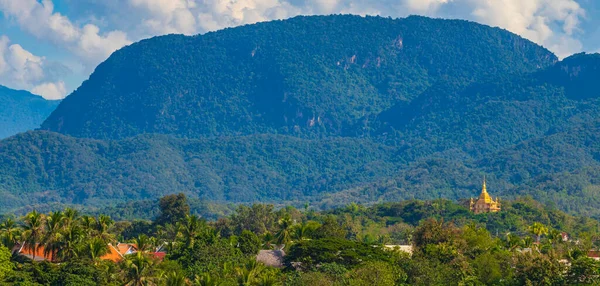 Panorama Górskiego Krajobrazu Świątyni Wat Phol Phao Mieście Luang Prabang — Zdjęcie stockowe