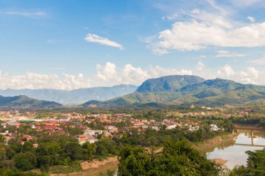Mekong nehri ve Luang Prabang şehri, Güneydoğu Asya 'da Laos dünya turnesinde yer alıyor..