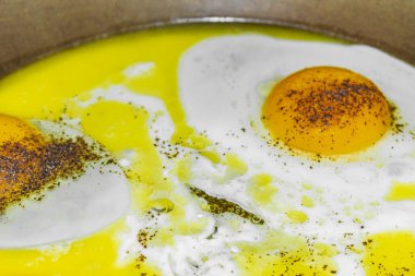 Yumurta kızart ve sabah tavada yumurta yap..