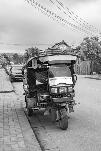 Черно Белая Фотография Старого Тук Тука Рикши Луанг Прабанг Лаосе — стоковое фото