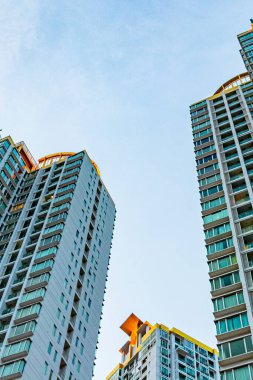 Modern renkli mimari binalar Gökdelen ve Bangkok Tayland şehir manzarası.