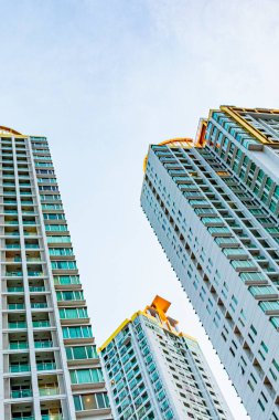 Modern renkli mimari binalar Gökdelen ve Bangkok Tayland şehir manzarası.