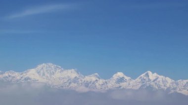 Dünyanın en yüksek dağı Himalaya 'da Everest Dağı' nın üzerinde savaş..