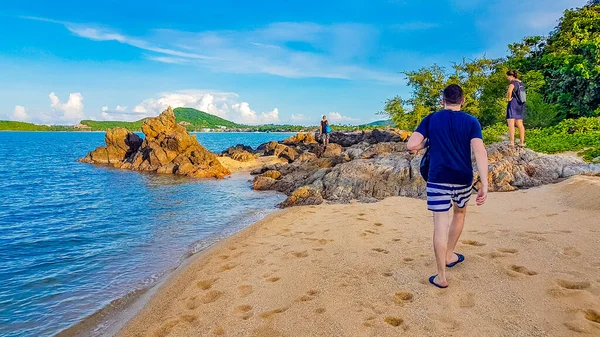 Surat Thani Ταϊλάνδη Mai 2018 Τουρίστες Περπατούν Στην Παραλία Koh — Φωτογραφία Αρχείου