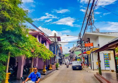 Surat Thani Tayland 25. Tayland 'ın Koh Samui adasındaki Balıkçı Köyü Bo Phut' taki Mai 2018 Sokak barları ve restoranları.