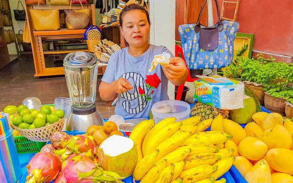 Surat Thani Tailândia Mai 2018 Local Vender Frutas Comida Tailandesa — Fotografia de Stock