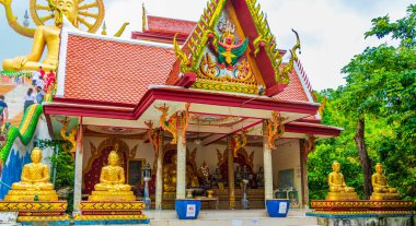Surat Thani Tayland 26. Mai 2018 Güzel renkli Wat Phra Yai Budist tapınağı Koh Samui adası Surat Thani Tayland.
