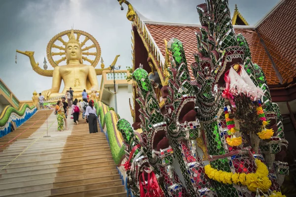 Surat Thani Tailandia Mai 2018 Estatuas Gigantes Oro Buda Dragón — Foto de Stock