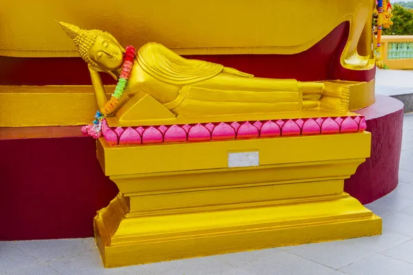 Statua Del Buddha Oro Nel Tempio Wat Phra Yai Big — Foto Stock