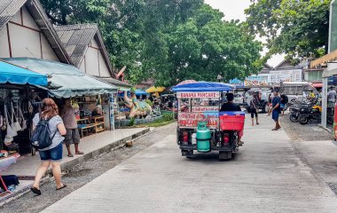 Surat Thani Tayland 26. Tayland 'daki Koh Samui adasındaki Bo Phut' ta Mai 2018 Sokak bar ve restoranları.
