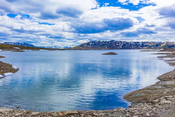 여름에 노르웨이헤 만달에서 바위와 내려다볼 수있는 장관을 이루는 파노라마 — 스톡 사진