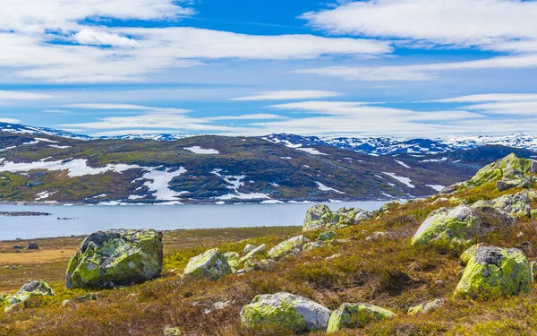 Incrível Lago Vavatn Panorama Paisagem Áspera Vista Rochas Pedras Montanhas — Fotografia de Stock