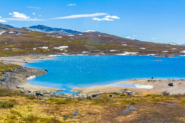 在挪威的赫赛达尔 令人惊奇的Vavatn湖全景壮观 夏天可以俯瞰岩石 巨石和山脉 — 图库照片