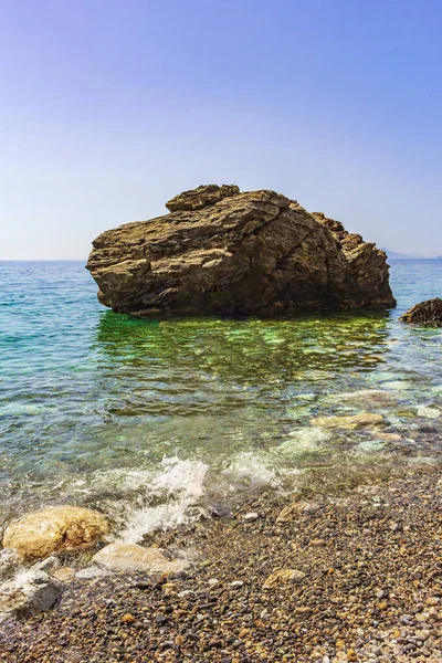 Gran Roca Paisajes Costeros Naturales Isla Kos Grecia Con Montañas — Foto de Stock