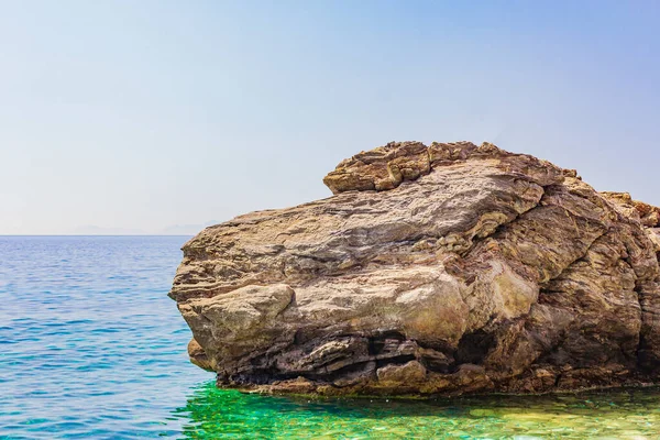 Gran Roca Paisajes Costeros Naturales Isla Kos Grecia Con Montañas — Foto de Stock