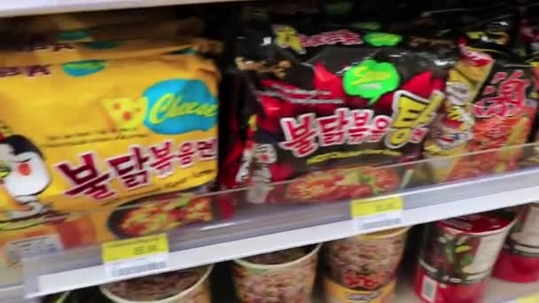 Bangkok Thailand Mai 2018 Thailändsk Tång Fisk Snacks Soppor Produkter — Stockvideo