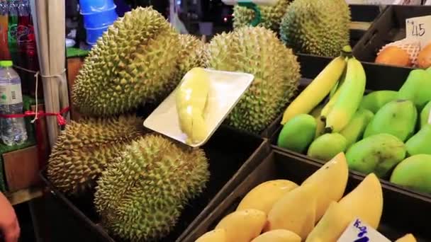 Śmierdzące Duże Owoce Durian Tajski Nocny Rynek Uliczny Żywności Bangkoku — Wideo stockowe