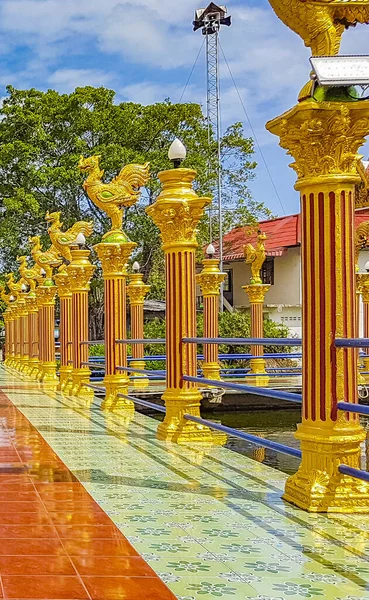 Colorida Arquitectura Estatuas Templo Wat Plai Laem Isla Koh Samui — Foto de Stock