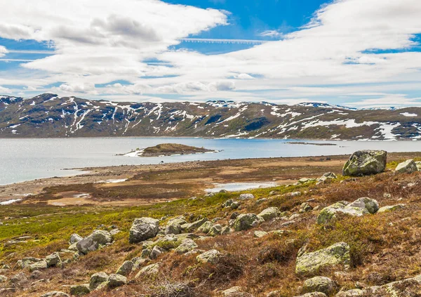 Incrível Lago Vavatn Panorama Paisagem Áspera Vista Rochas Pedras Montanhas — Fotografia de Stock