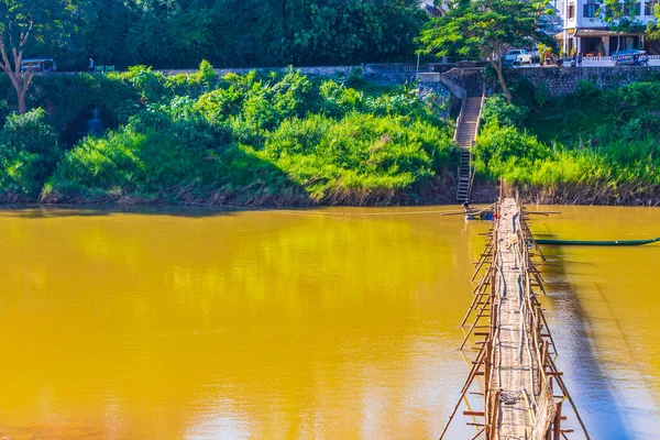 Całoroczna Budowa Bramy Mostowej Bamboo Nad Rzeką Mekong Luang Prabang — Zdjęcie stockowe