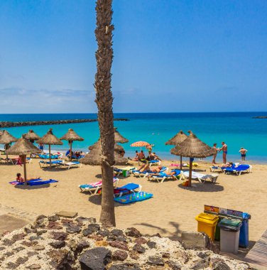 Tenerife İspanya 12. Temmuz 2014 Afrika 'daki Tenerife Kanarya İspanyol adası Playa del Camisn' in manzara ve sahil manzarası