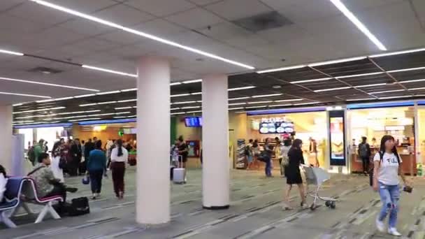 Bangkok Tailândia Mai 2018 Corredores Passageiros Bangkok Suvarnabhumi Aeroporto Amphoe — Vídeo de Stock