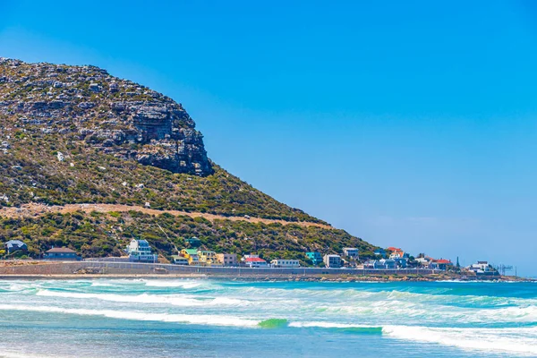 南非西开普省开普敦法尔斯湾海岸绿松石水景下的鱼湾海滩 — 图库照片