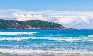 Muhteşem Praia de Lopes Mendes plajı Angra dos Reis Rio de Janeiro Brezilya 'daki büyük tropikal ada Ilha Grande.