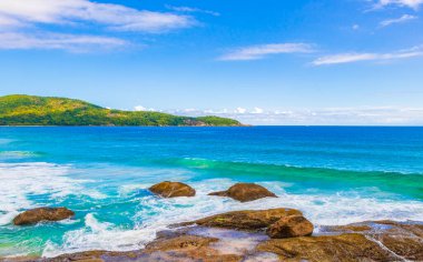 Muhteşem Praia de Lopes Mendes plajı Angra dos Reis Rio de Janeiro Brezilya 'daki büyük tropikal ada Ilha Grande.