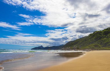 Muhteşem Praia de Lopes Mendes plajı Angra dos Reis Rio de Janeiro Brezilya 'daki büyük tropikal ada Ilha Grande.