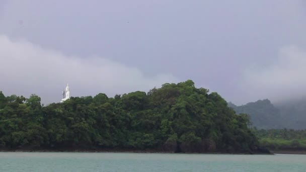 ターコイズブルーの水の上のドンサックへの旅行熱帯の風景タイ — ストック動画