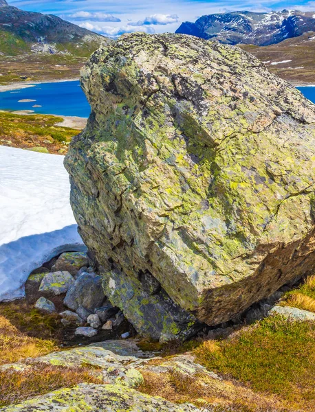 Огромный Камень Прекрасного Озера Ваватн Горах Хемседал Викен Норвегия — стоковое фото