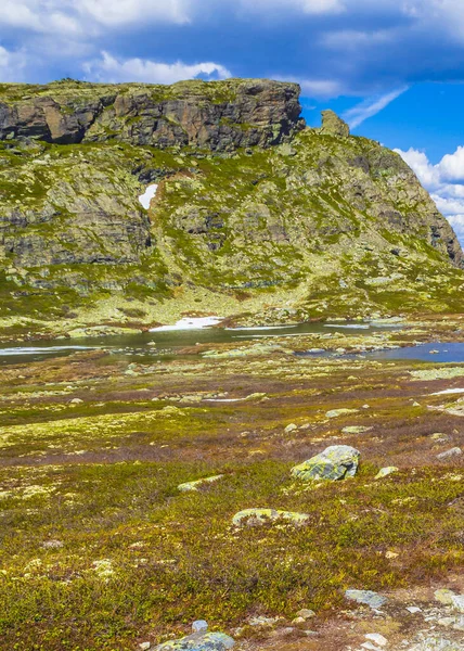 Slående Klippor Och Toppen Veslehdn Veslehorn Berget Vid Vattenfallet Hydnefossen — Stockfoto