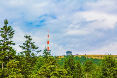 Harz dağlarındaki Brocken Dağı 'nın tepesinden manzara manzarası Wernigerode Saksonya-Anhalt Almanya