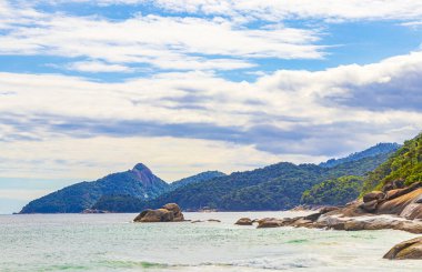 Muhteşem Praia de Lopes Mendes plajı Angra dos Reis Rio de Janeiro Brezilya 'daki büyük tropikal ada Ilha Grande.