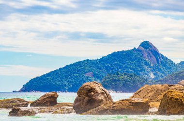 Muhteşem Praia de Lopes Mendes plajı Angra dos Reis Rio de Janeiro Brezilya 'daki büyük tropikal ada Ilha Grande.