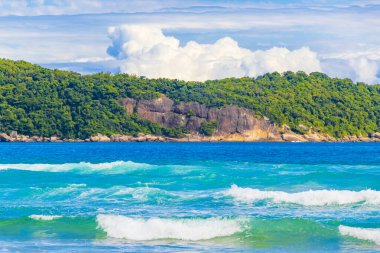 Muhteşem Praia de Lopes Mendes plajı Angra dos Reis Rio de Janeiro Brezilya 'daki büyük tropikal ada Ilha Grande.