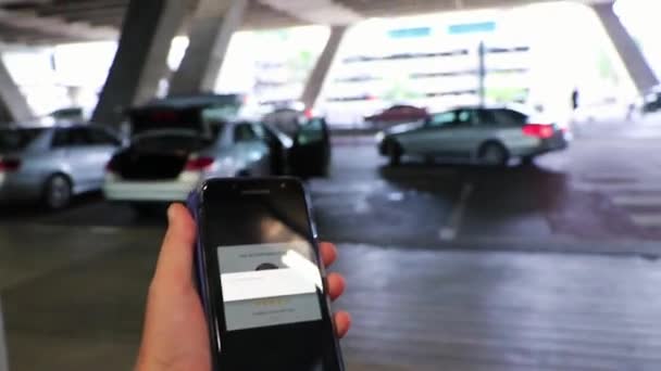 Bangkok Tajlandia Mai 2018 Skorzystaj Aplikacji Taxi Grab Ekranie Telefonu — Wideo stockowe