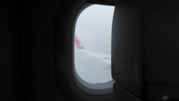 泰国曼谷在泰国上空危险的多云和暴风雨的飞行中 迈耶2018从飞机窗口往外看 — 图库视频影像