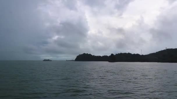 Viaje Don Sak Sobre Aguas Turquesas Paisaje Tropical Través Ferry — Vídeos de Stock