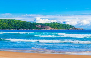 Muhteşem Praia de Lopes Mendes plajı Angra dos Reis Rio de Janeiro Brezilya 'daki büyük tropikal ada Ilha Grande.