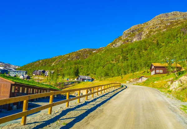 Norveç Güzel Manzara Manzarası Hemsedal Skicenter Dağların Kulübeleri Bulutlu Gökyüzü — Stok fotoğraf