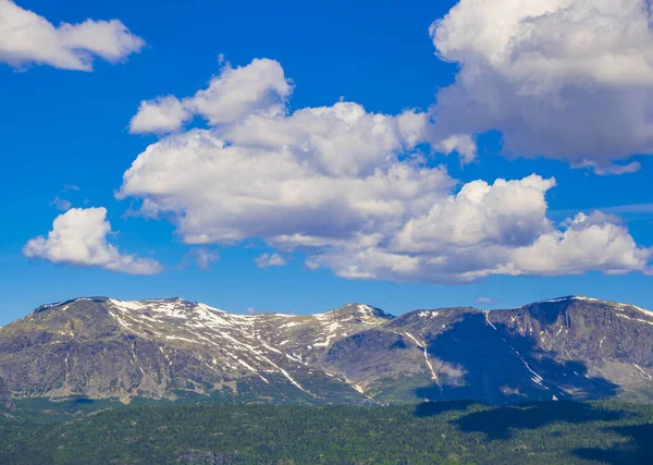 Yazın Dağlarda Kar Yağan Hydalen Hemsedal Norveç Güzel Vadi Manzarası — Stok fotoğraf