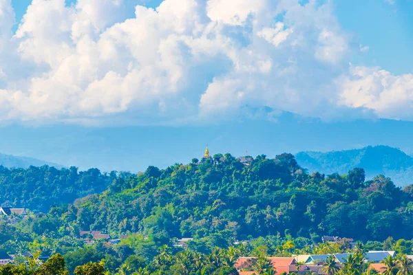 Panorama Górskiego Krajobrazu Phousi Hill Wat Chom Stupa Mieście Luang — Zdjęcie stockowe