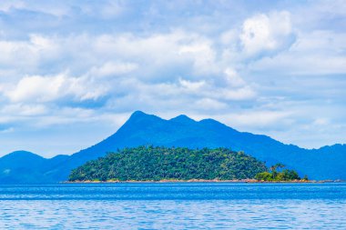 Muhteşem Mangrove plajı ve Pouso plajı Angra dos Reis Rio de Janeiro Brezilya 'daki büyük tropikal ada Ilha Grande.
