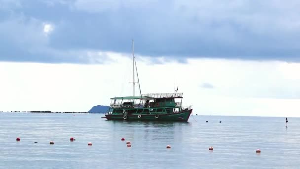 Surat Thani Thailand 2018年チェンマイタイのサムイ島にあるターコイズブルーのボートでボープットビーチのパノラマ — ストック動画